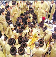 א פורים טיש מיט'ן רבי'ן -