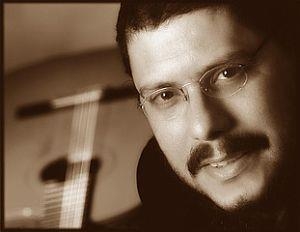 אריק שחר - מילה חמה • סינגל - 