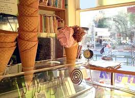 מוכר גלידה שבטוח תרצו לפגוש - 