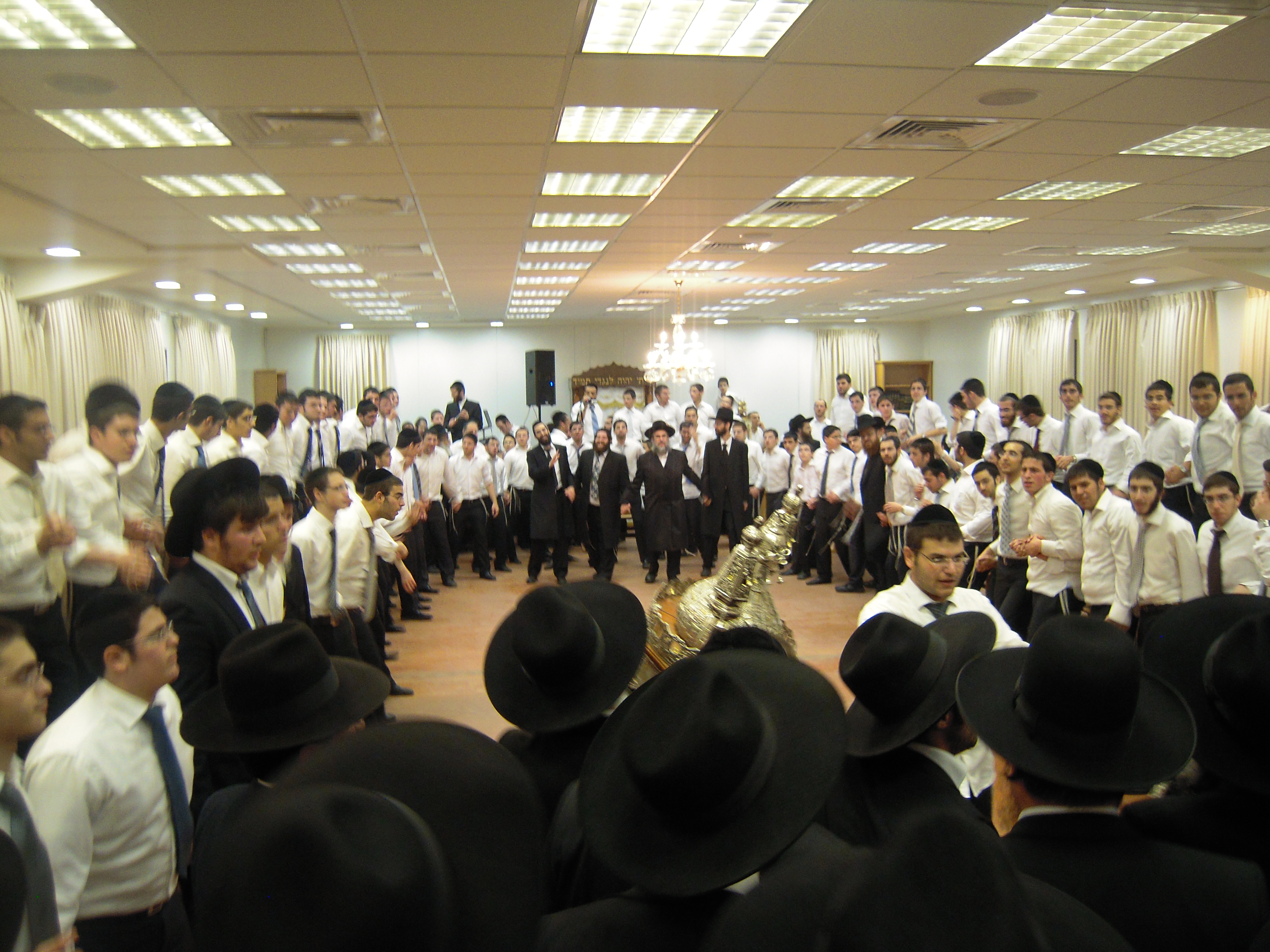 הקפות שניות בישיבת יסודות עם רובי פוירשטיין ומוישי רוזנברג תשע&39;א חלק 3 מתוך 4 - 