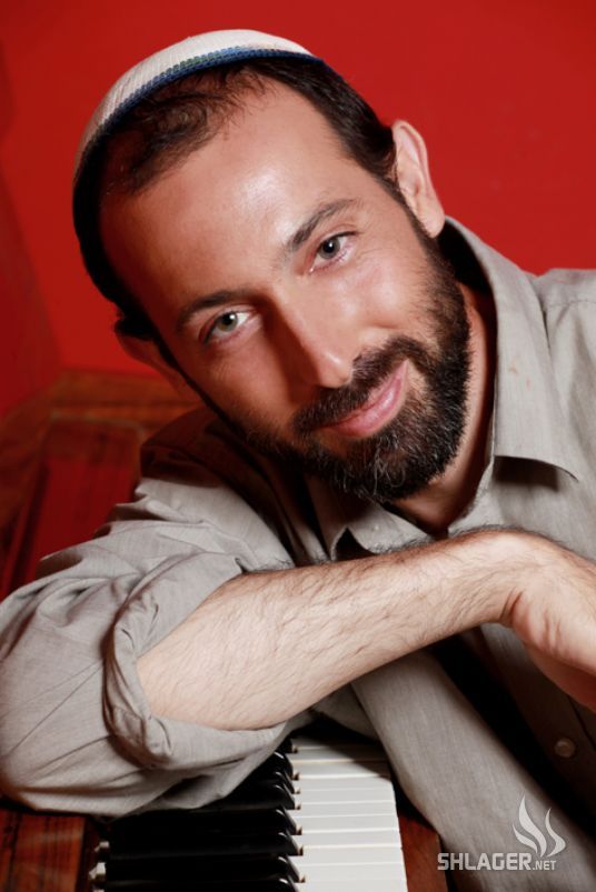 בכורה עולמית: אוריאל מאור חוזר עם &39;בדרך אליך&39;