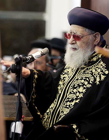 מיהו באמת הרב עובדיה יוסף? [מתוך תחקיר ערוץ 10] צפייה ישירה